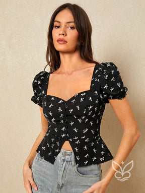 Blusa Floral Com Decote Coração E Mangas Bufantes Blusa Floral Com Decote Coração E Mangas Bufantes