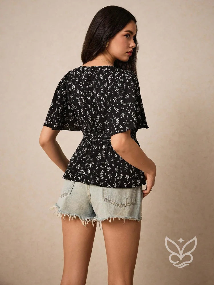 Blusa Floral com Decote V e Cintura Marcada Peplum Blusa Floral com Decote V e Cintura Marcada Peplum