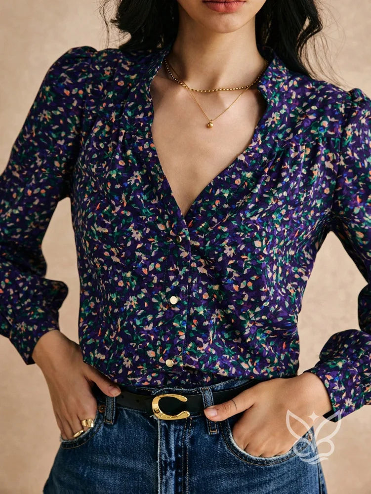 Blusa Floral com Decote V e Manga Longa Levemente Bufante Azul Marinho / PP Blusa Floral com Decote V e Manga Longa