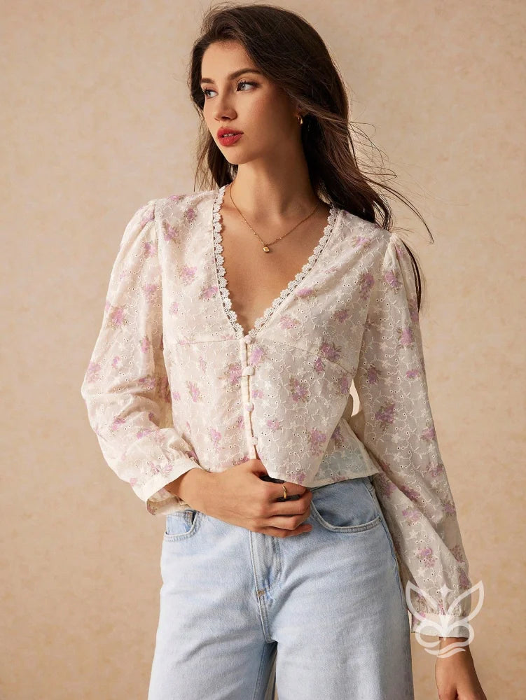 Blusa Floral Com Transparência E Botões Frontais Blusa Floral Com Transparência E Botões Frontais