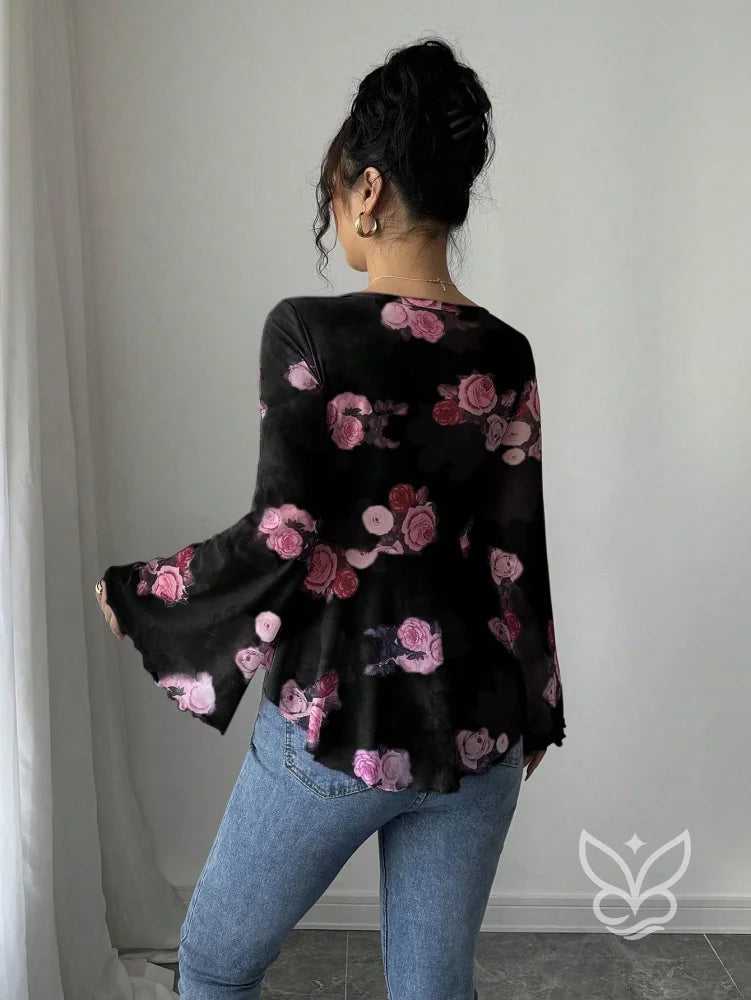 Blusa Floral Transparente Com Manga Flare E Laço Frontal Blusa Floral Transparente Com Manga Flare E Laço Frontal