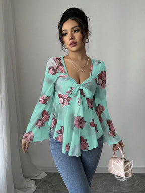 Blusa Floral Transparente Com Manga Flare E Laço Frontal Blusa Floral Transparente Com Manga Flare E Laço Frontal