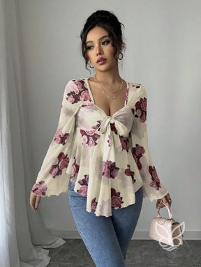 Blusa Floral Transparente Com Manga Flare E Laço Frontal Blusa Floral Transparente Com Manga Flare E Laço Frontal
