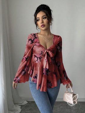 Blusa Floral Transparente Com Manga Flare E Laço Frontal Blusa Floral Transparente Com Manga Flare E Laço Frontal