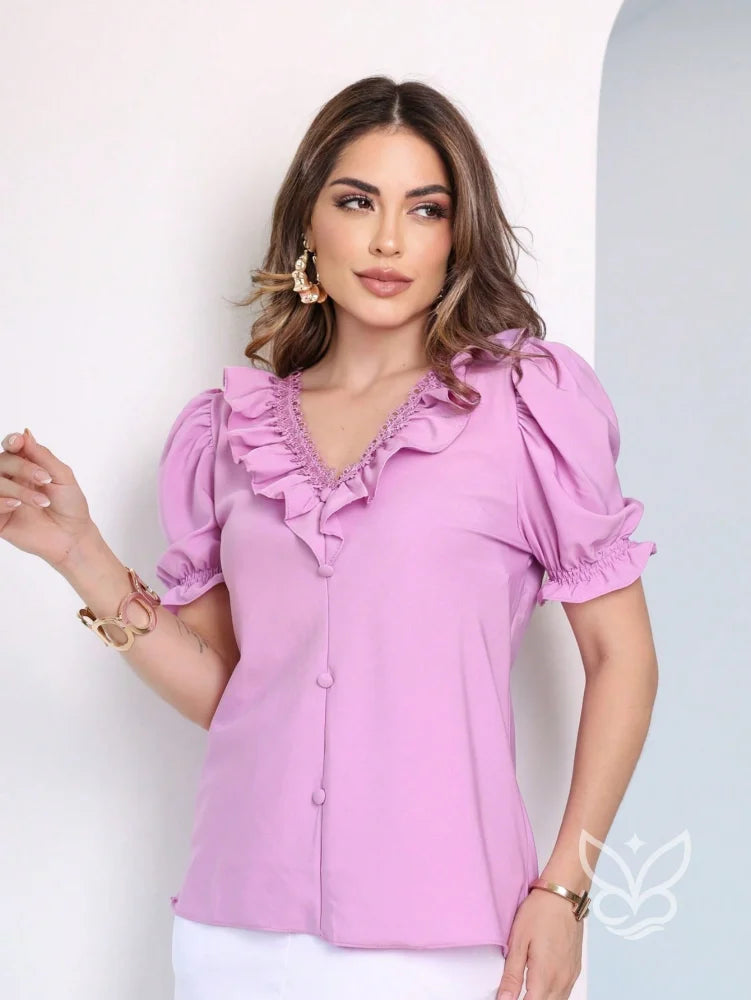 Blusa Formal Com Manga Bufante Curta E Decote V Com Babados Blusa Formal Com Manga Bufante Curta E Decote V Com Babados