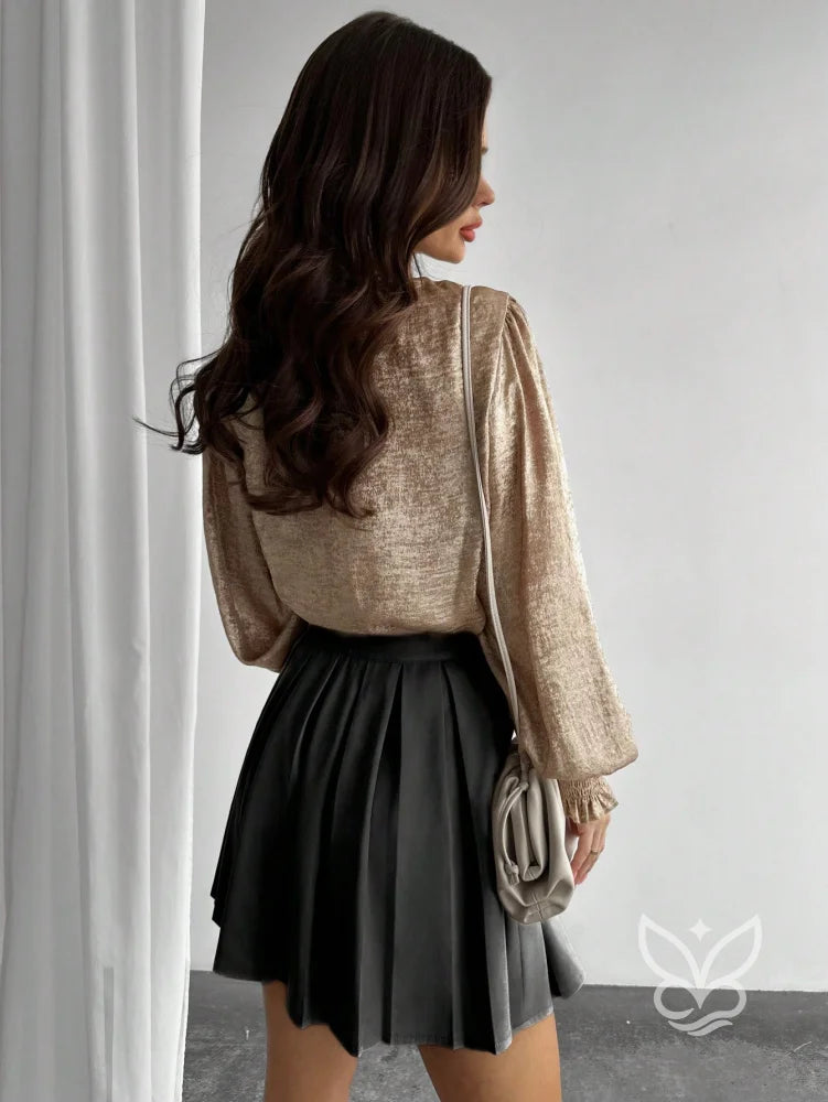 Blusa Gola Alta Com Manga Bufante E Caimento Elegante Blusa Gola Alta Com Manga Bufante E Caimento Elegante