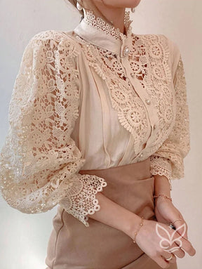 Blusa Gola Alta com Renda Guipir e Manga Bufante Blusa Gola Alta com Renda Guipir e Manga Bufante