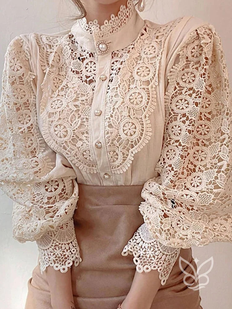 Blusa Gola Alta com Renda Guipir e Manga Bufante Blusa Gola Alta com Renda Guipir e Manga Bufante
