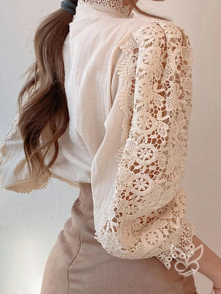 Blusa Gola Alta com Renda Guipir e Manga Bufante Caqui / PP Blusa Gola Alta com Renda Guipir e Manga Bufante