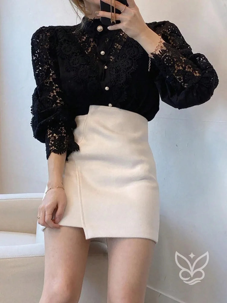 Blusa Gola Alta com Renda Guipir e Manga Bufante Preto / PP Blusa Gola Alta com Renda Guipir e Manga Bufante