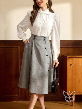 Blusa Gola Victoriana Babados E Amarração Com Punho Ajustado Blusa Gola Victoriana Babados E Amarração Com Punho