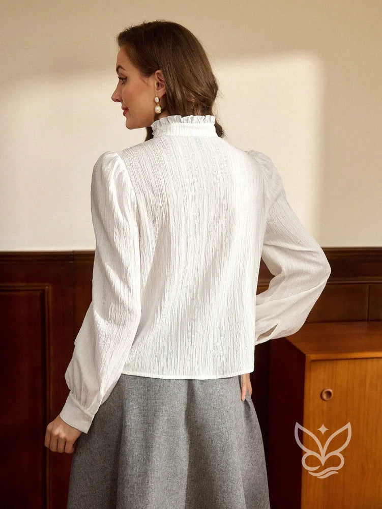 Blusa Gola Victoriana Babados E Amarração Com Punho Ajustado Blusa Gola Victoriana Babados E Amarração Com Punho
