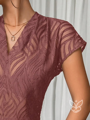 Blusa Jacquard Decote V Com Manga Curta E Caimento Sofisticado Blusa Jacquard Decote V Com Manga Curta E Caimento