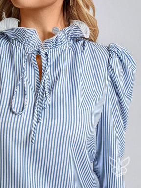 Blusa Manga Longa Babados No Punho E Gola Alta Com Detalhes Blusa Manga Longa Babados No Punho E Gola Alta Com Detalhes
