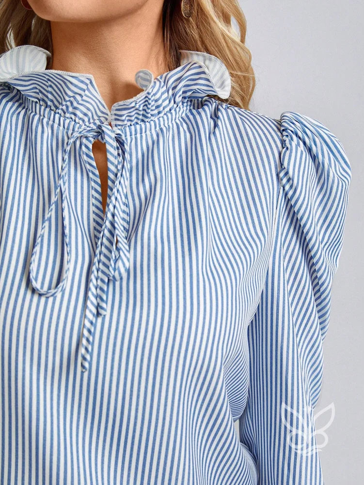 Blusa Manga Longa Babados No Punho E Gola Alta Com Detalhes Blusa Manga Longa Babados No Punho E Gola Alta Com Detalhes