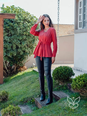 Blusa Manga Longa Com Amarração Na Cintura E Caimento Fluido Blusa Manga Longa Com Amarração Na Cintura E Caimento