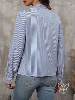 Blusa Manga Longa Com Gola Alta E Fechamento Por Botões Blusa Manga Longa Com Gola Alta E Fechamento Por Botões