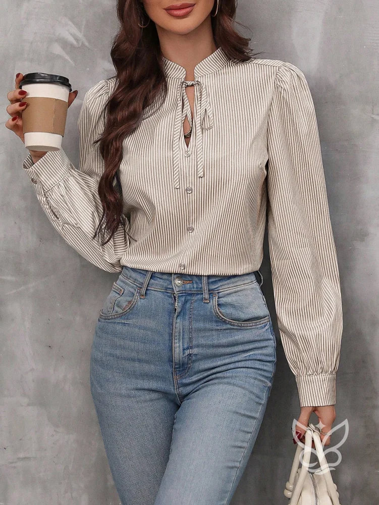 Blusa Manga Longa Com Gola Alta E Fechamento Por Botões Champanhe / PP Blusa Manga Longa Com Gola Alta E Fechamento Por