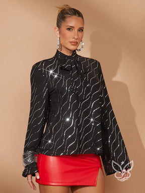 Blusa Manga Longa Com Gola Alta E Laço Com Detalhes Brilhantes Blusa Manga Longa Com Gola Alta E Laço Com Detalhes