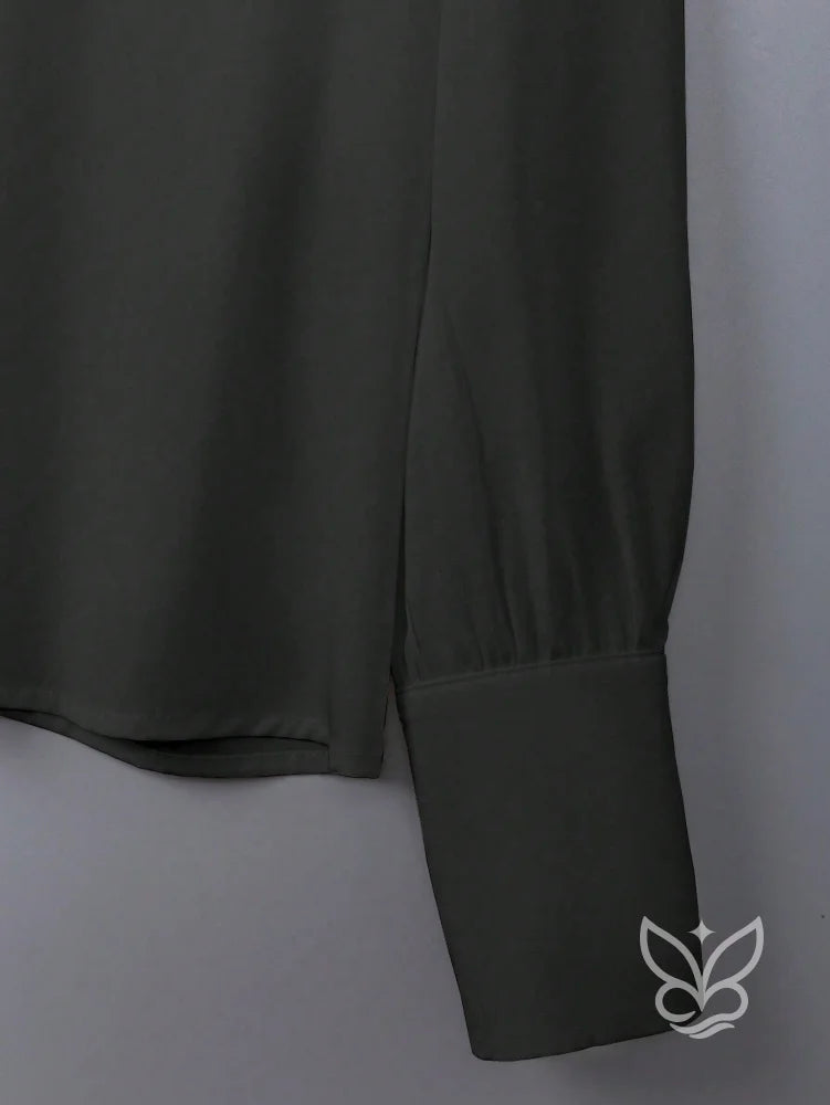 Blusa Manga Longa Com Gola Laço E Caimento Elegante Blusa Manga Longa Com Gola Laço E Caimento Elegante