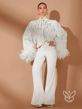 Blusa Manga Longa Com Gola Laço E Detalhes Em Plumas Blusa Manga Longa Com Gola Laço E Detalhes Em Plumas