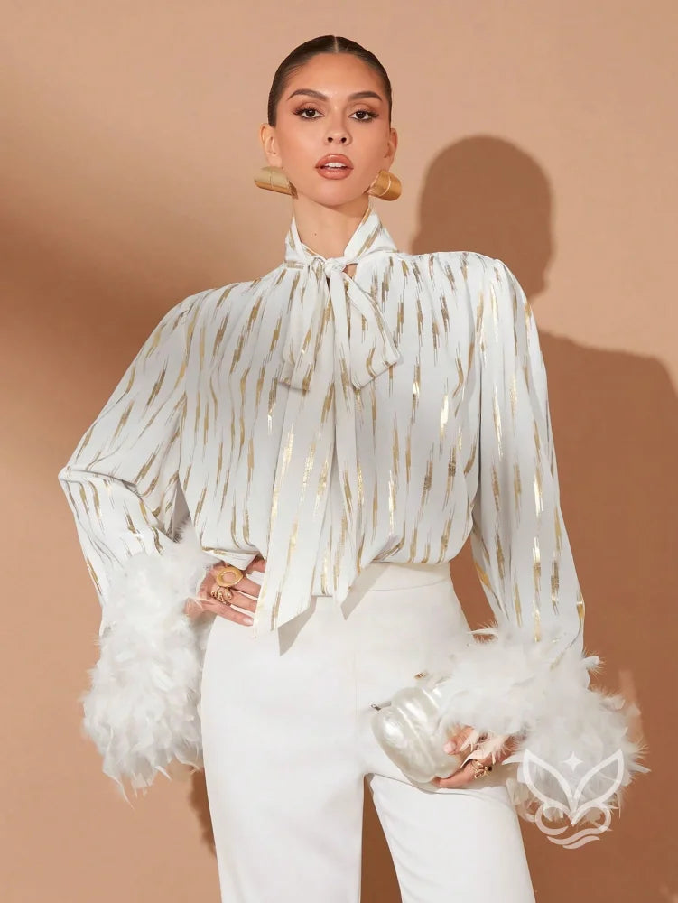 Blusa Manga Longa Com Gola Laço E Detalhes Em Plumas Branco / PP Blusa Manga Longa Com Gola Laço E Detalhes Em Plumas