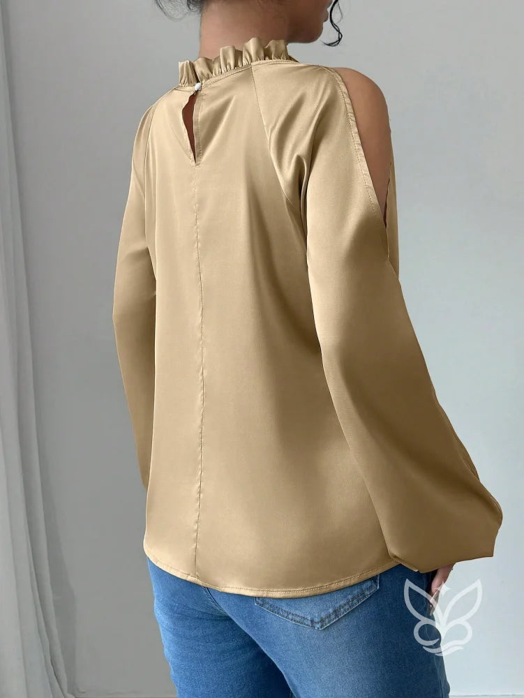 Blusa Manga Longa Com Recorte Nos Ombros E Gola Frufru Blusa Manga Longa Com Recorte Nos Ombros E Gola Frufru