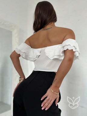 Blusa Ombro a Ombro Com Babados E Caimento Ajustado Blusa Ombro a Ombro Com Babados E Caimento Ajustado