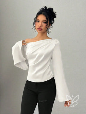 Blusa Ombro a Ombro Com Manga Longa E Cintura Ajustada Blusa Ombro a Ombro Com Manga Longa E Cintura Ajustada