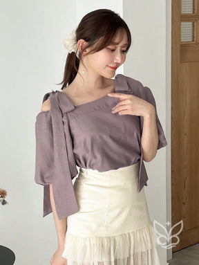 Blusa Ombro Caído Com Amarração E Caimento Fluido Blusa Ombro Caído Com Amarração E Caimento Fluido
