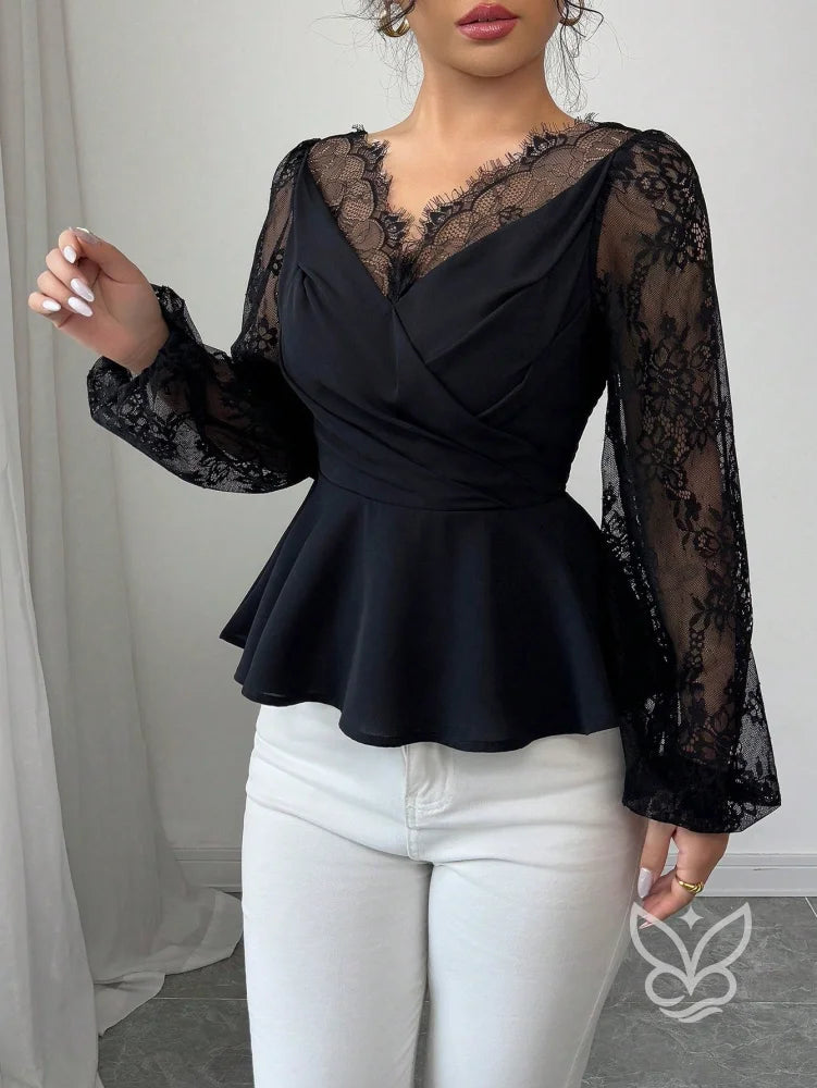 Blusa Peplum Transpassada Com Renda Manga Longa E Decote V Blusa Peplum Transpassada Com Renda Manga Longa E Decote V