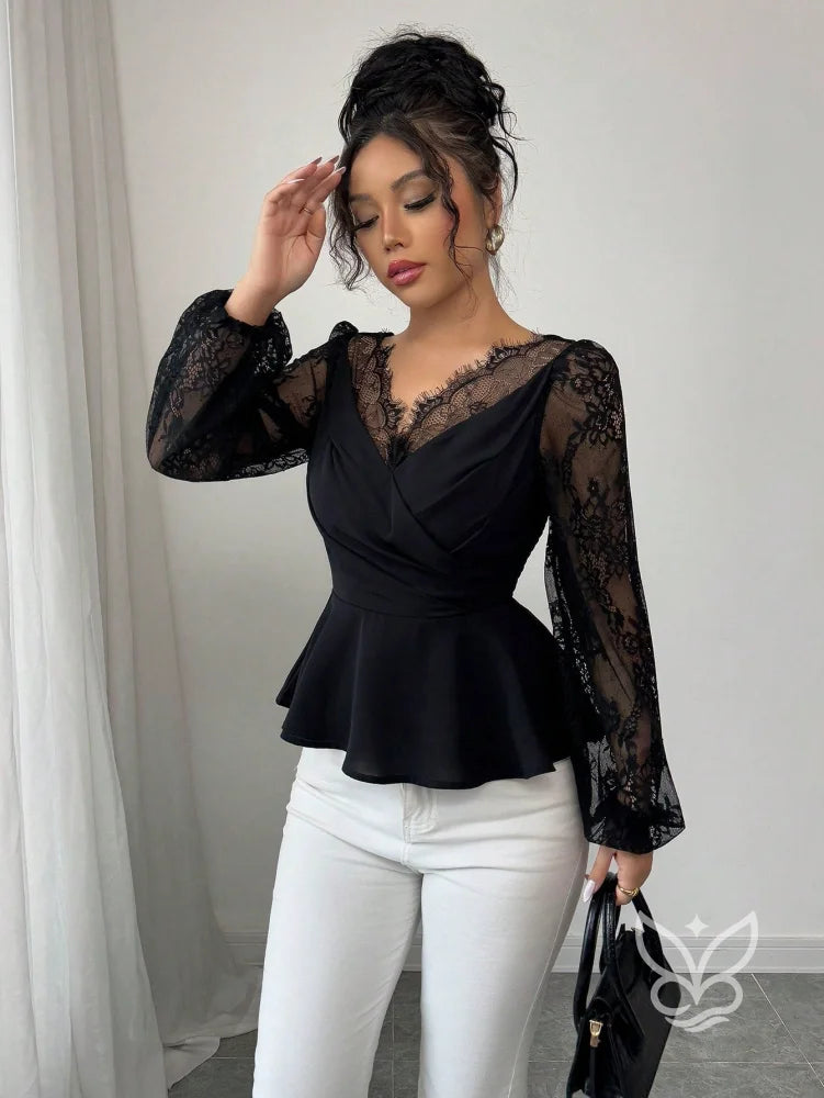 Blusa Peplum Transpassada Com Renda Manga Longa E Decote V Preto / PP Blusa Peplum Transpassada Com Renda Manga Longa E
