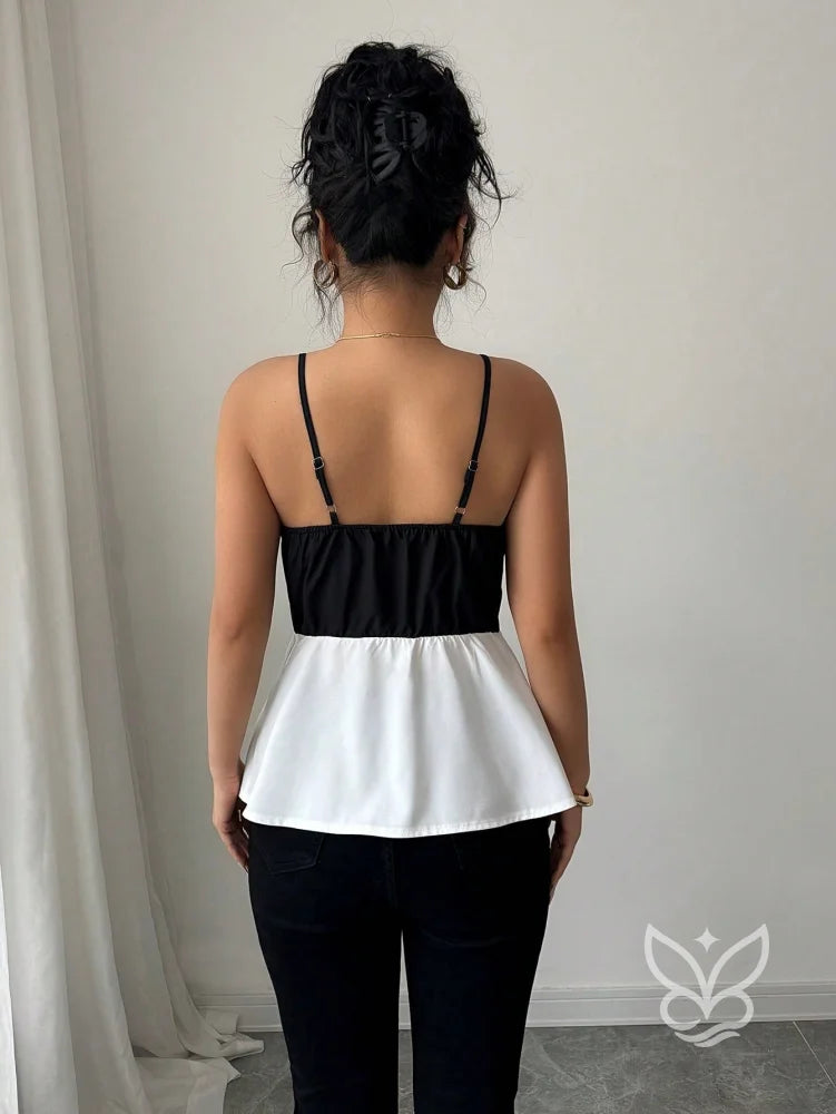 Blusa Regata Com Bolsos Falsos Contrastantes E Caimento Elegante Blusa Regata Com Bolsos Falsos Contrastantes E
