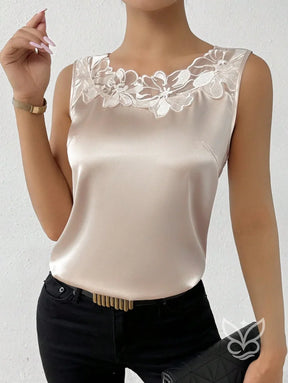 Blusa Regata Em Cetim Com Bordado Floral No Decote Blusa Regata Em Cetim Com Bordado Floral No Decote
