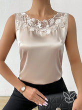 Blusa Regata Em Cetim Com Bordado Floral No Decote Champanhe / PP Blusa Regata Em Cetim Com Bordado Floral No Decote