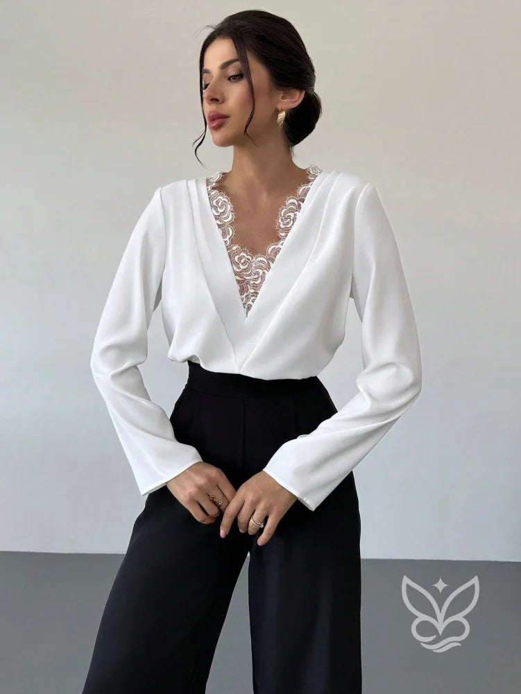 Blusa Renda Com Decote Profundo E Manga Longa Delicada Blusa Renda Com Decote Profundo E Manga Longa Delicada