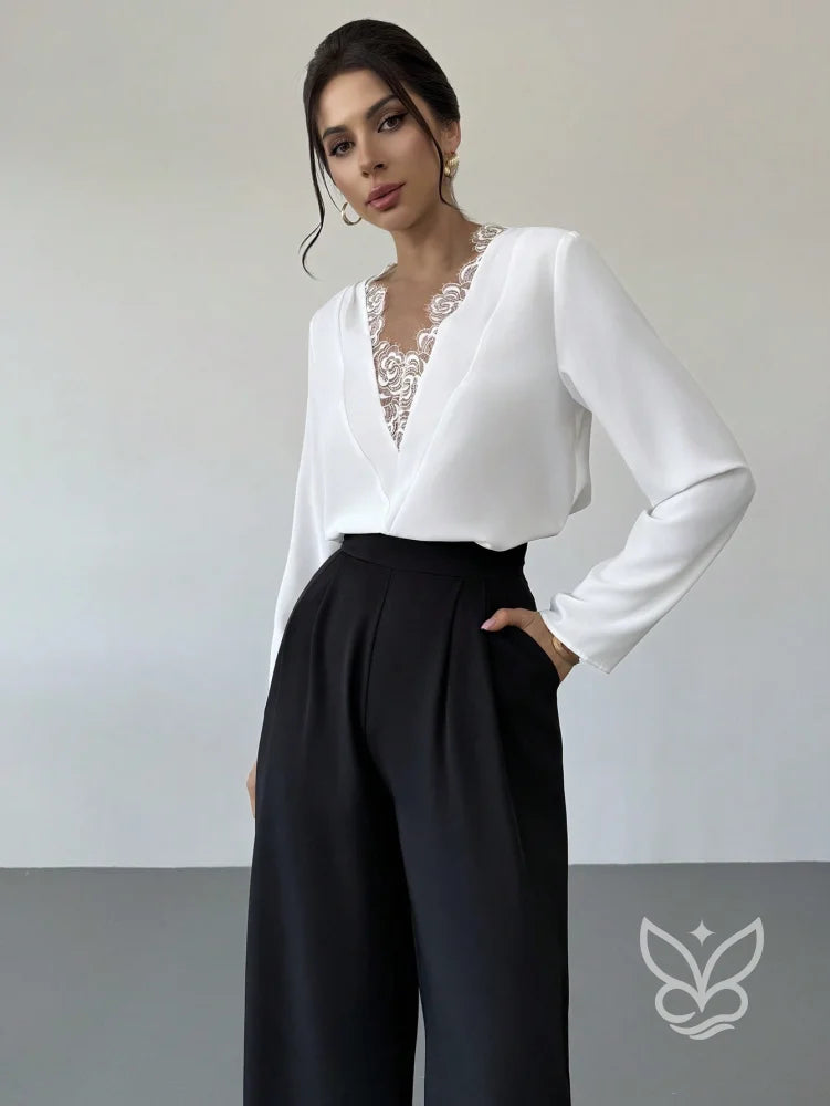 Blusa Renda Com Decote Profundo E Manga Longa Delicada Blusa Renda Com Decote Profundo E Manga Longa Delicada