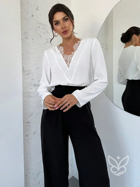 Blusa Renda Com Decote Profundo E Manga Longa Delicada Blusa Renda Com Decote Profundo E Manga Longa Delicada
