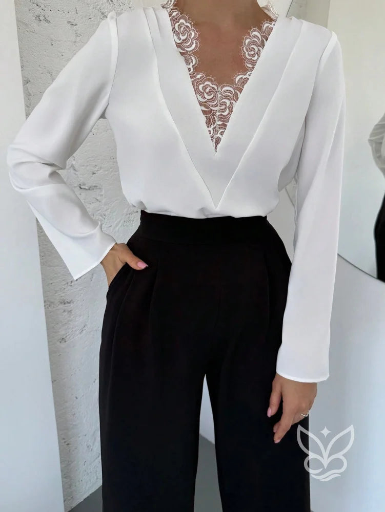 Blusa Renda Com Decote Profundo E Manga Longa Delicada Blusa Renda Com Decote Profundo E Manga Longa Delicada