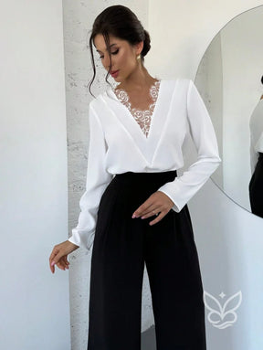 Blusa Renda Com Decote Profundo E Manga Longa Delicada Blusa Renda Com Decote Profundo E Manga Longa Delicada