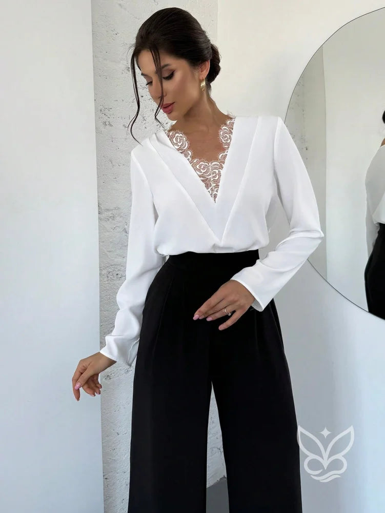 Blusa Renda Com Decote Profundo E Manga Longa Delicada Blusa Renda Com Decote Profundo E Manga Longa Delicada