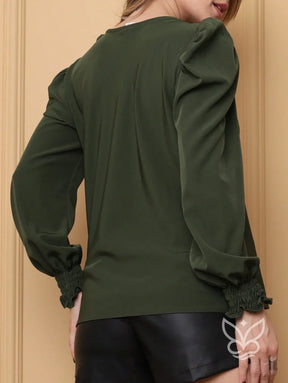 Blusa Rendada Com Decote V Babados E Manga Longa Blusa Rendada Com Decote V Babados E Manga Longa