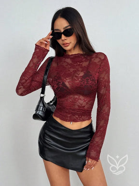 Blusa Rendada Floral Com Detalhes Elásticos E Corte Irregular Blusa Rendada Floral Com Detalhes Elásticos E Corte