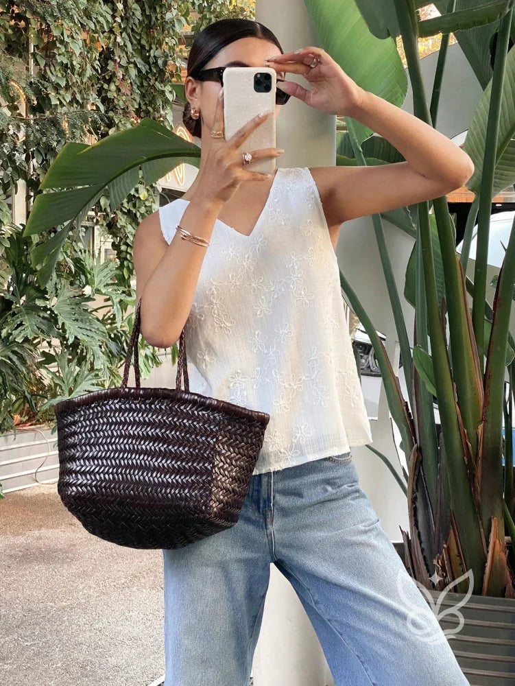 Blusa Sem Manga Com Costas Abertas E Amarração Delicada Blusa Sem Manga Com Costas Abertas E Amarração Delicada