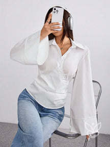 Blusa Transpassada com Manga Longa Flare Sofisticada Branco / PP Blusa Transpassada com Manga Longa Flare Sofisticada