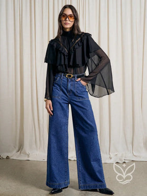 Blusa Tule Boho Com Gola Alta Babados E Manga Longa Blusa Tule Boho Com Gola Alta Babados E Manga Longa