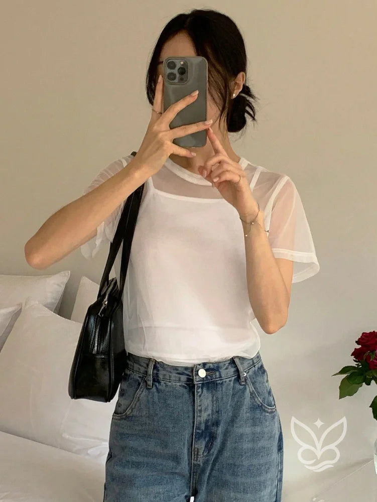 Blusa Tule Com Gola Redonda Manga Curta E Caimento Leve Blusa Tule Com Gola Redonda Manga Curta E Caimento Leve