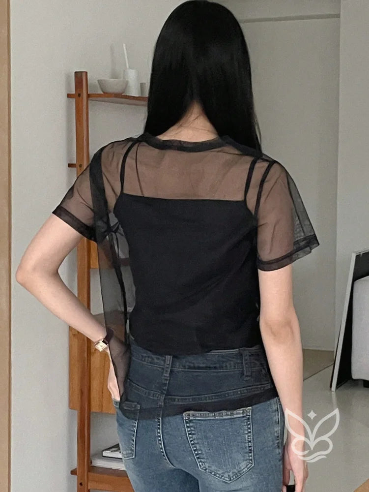 Blusa Tule Com Gola Redonda Manga Curta E Caimento Leve Blusa Tule Com Gola Redonda Manga Curta E Caimento Leve