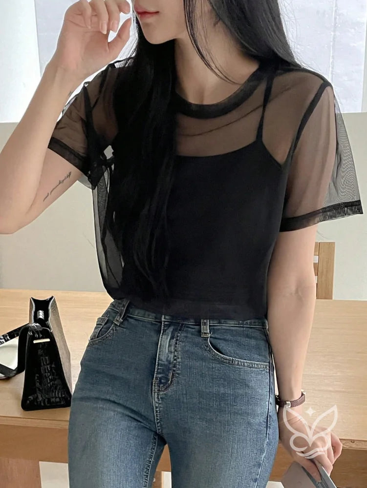 Blusa Tule Com Gola Redonda Manga Curta E Caimento Leve Preto / PP Blusa Tule Com Gola Redonda Manga Curta E Caimento