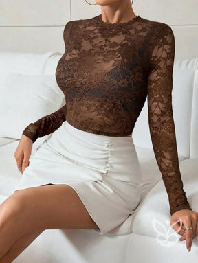 Blusa Tule Rendada Com Manga Curta E Transparência Delicada Blusa Tule Rendada Com Manga Curta E Transparência Delicada